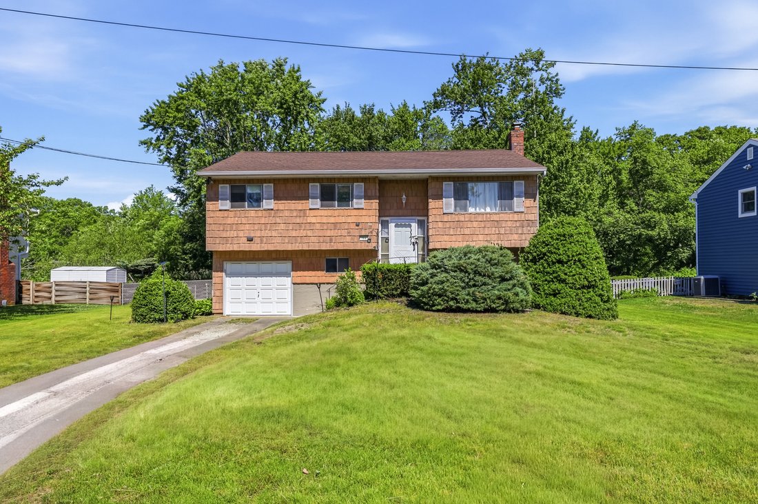 House in West Islip, New York, United States 2 - 18121082