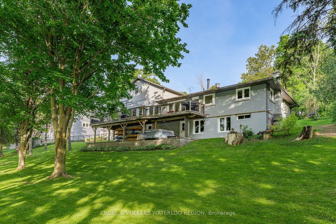 House in West Montrose, Ontario, Canada 3 - 18123651