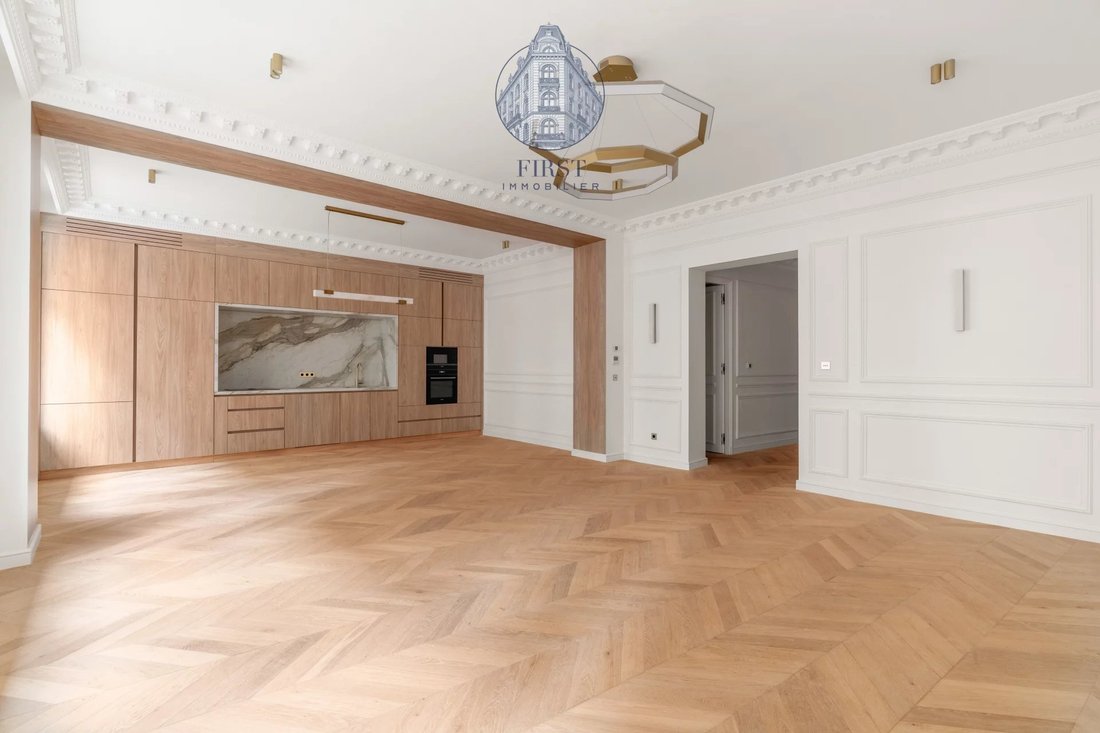 Apartment in Triangle d'Or, Paris 8e Arrondissement, Paris 4 - 18120049
