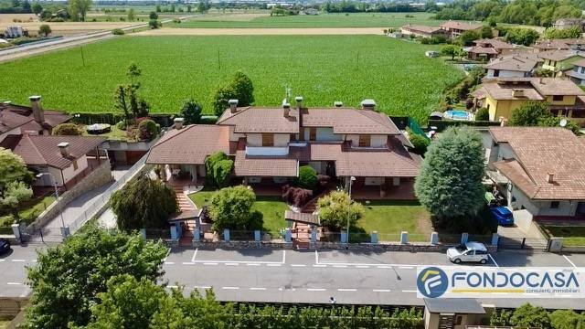 Villa in Pontoglio, Lombardy, Italy 1 - 18087975