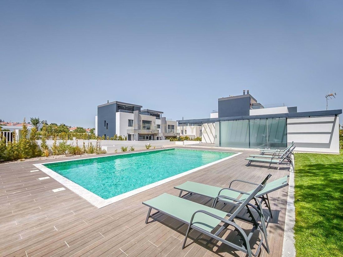 Villa in Rio de Mouro, Lisbon, Portugal 1 - 18123517