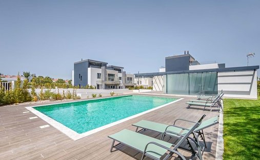 Villa in Rio de Mouro, Lisbon, Portugal 1