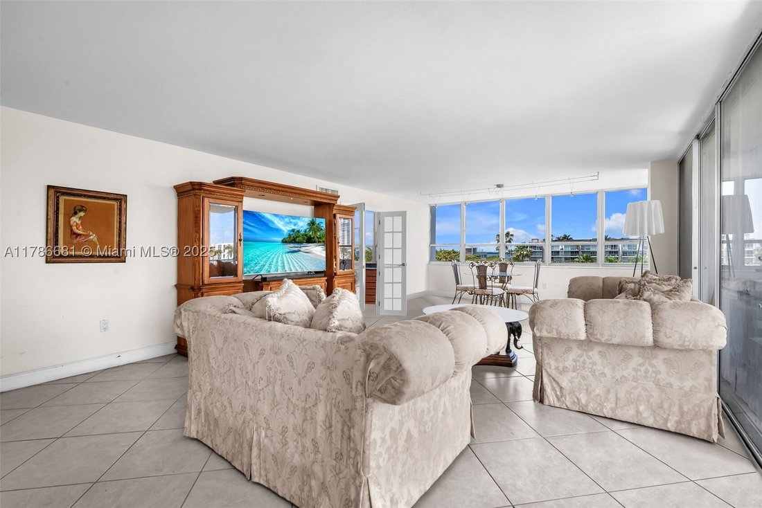 Condo in Miami Beach, Florida, United States 3 - 16636117