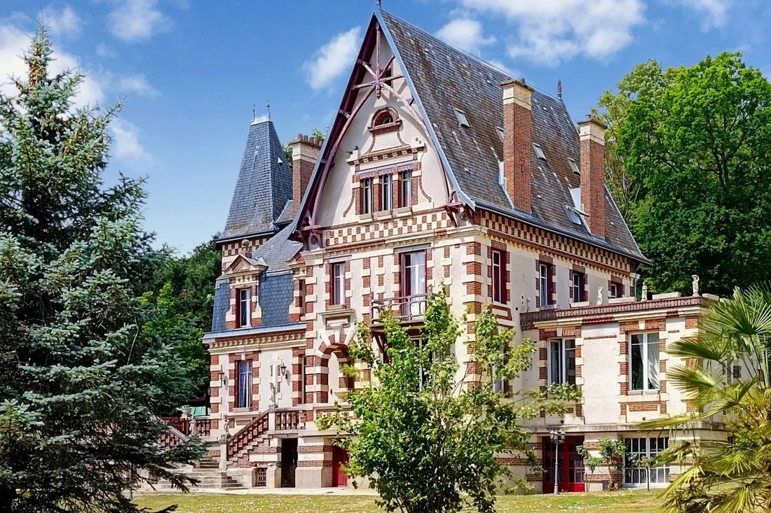 House in Nogent-le-Roi, Centre-Val de Loire, France 1 - 17656035