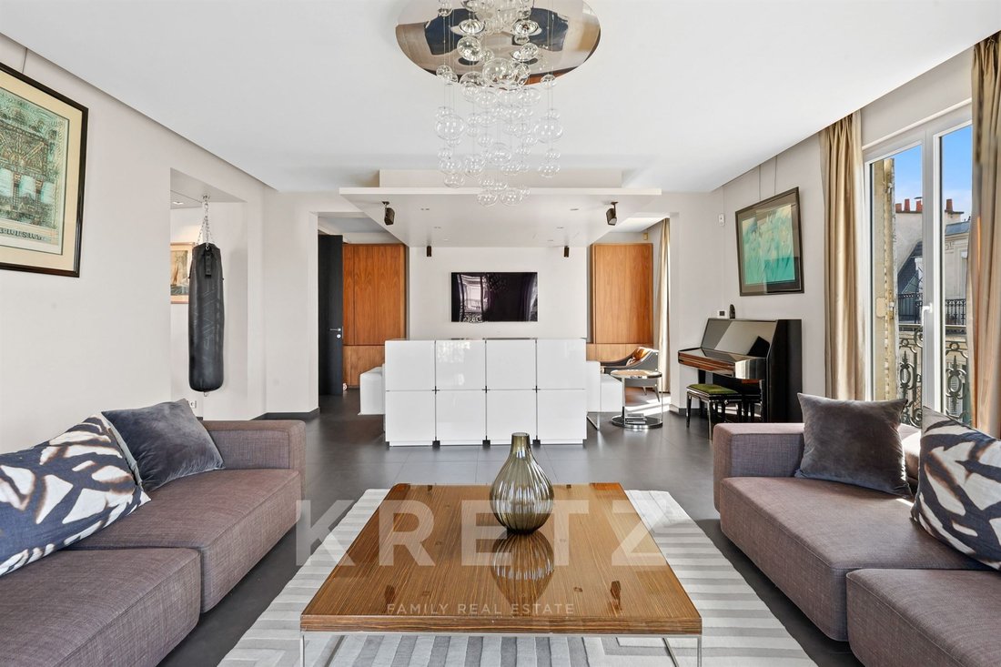 Apartment in Elysées-Madeleine, Paris 8e Arrondissement, Paris 4 - 18123577