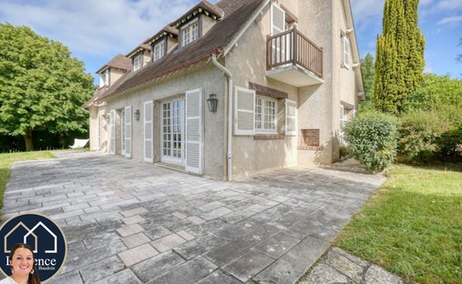 House in La Hauteville, Ile-de-France, France 1
