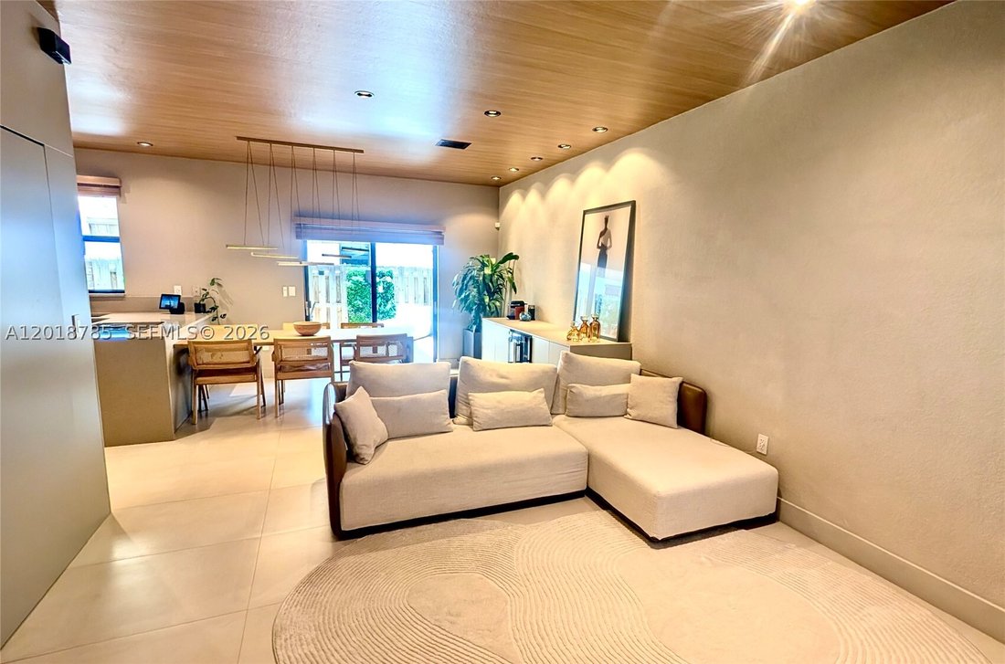 Townhouse in North Miami Beach, Florida, United States 5 - 18122984