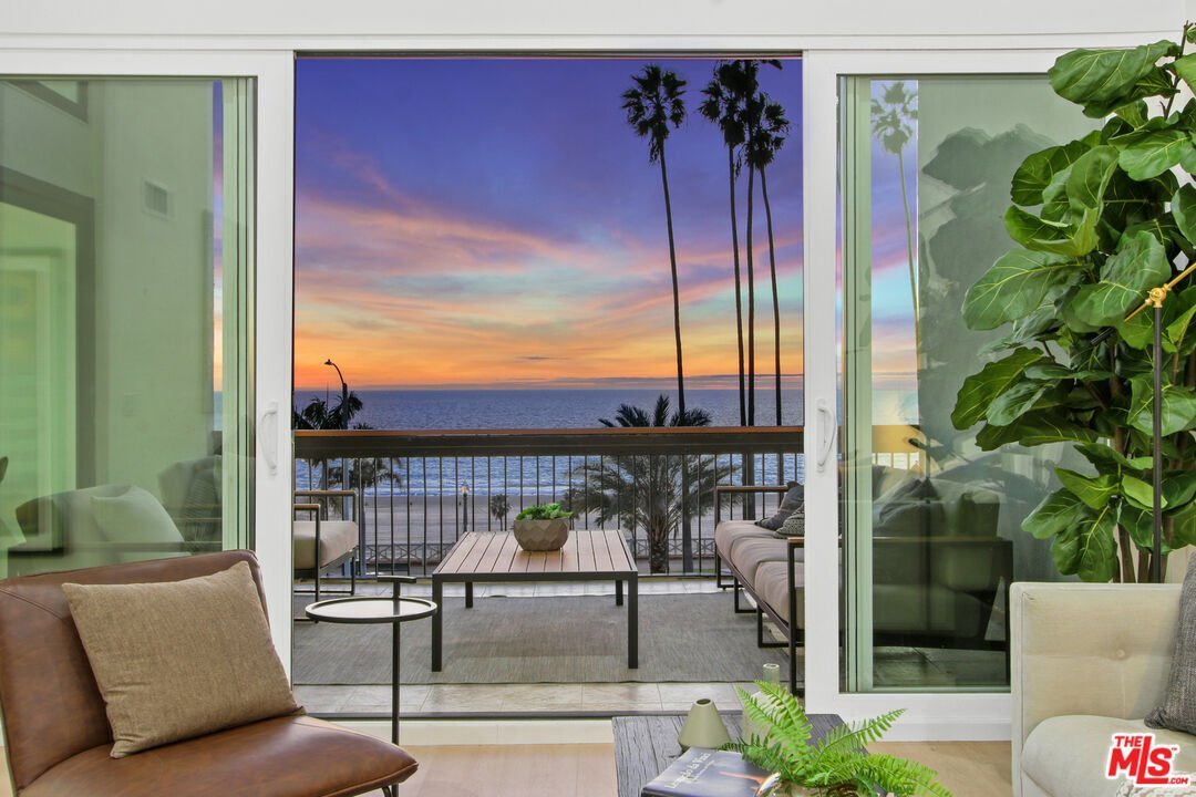Santa Monica, California, United States 1 - 18119927