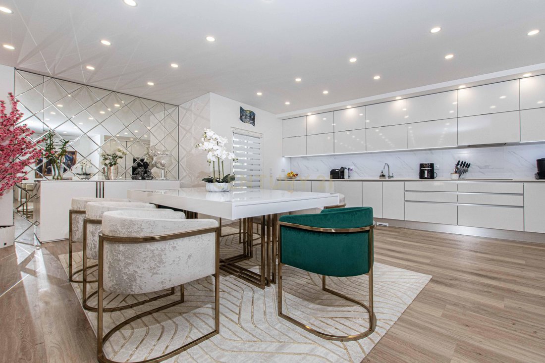 Apartment in Povoa de Santa Iria e Forte da Casa, Lisbon, Portugal 3 - 18123524