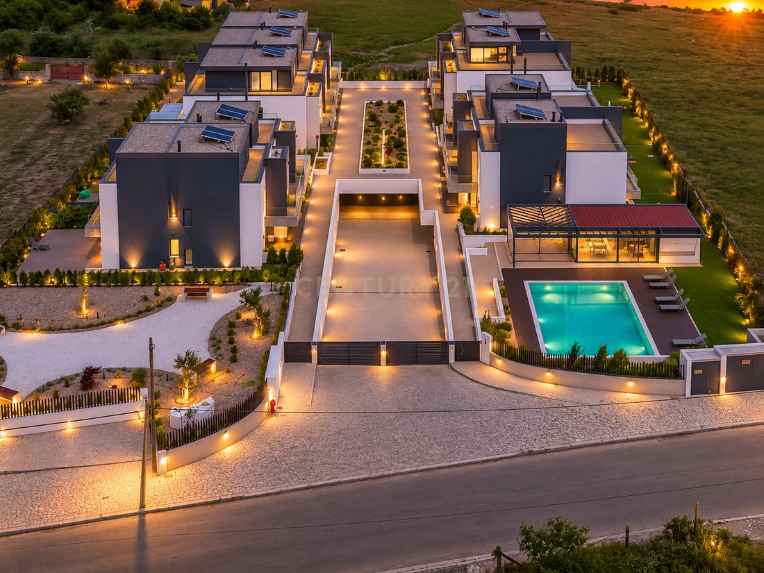 Villa in Rio de Mouro, Lisbon, Portugal 2 - 18123517