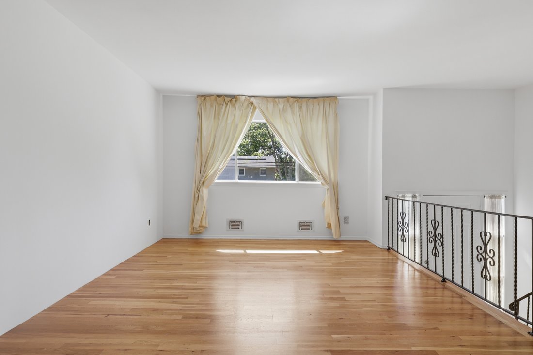House in West Islip, New York, United States 5 - 18121082