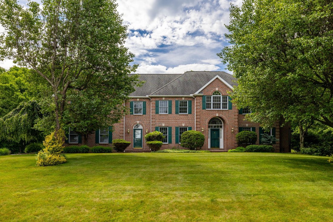 House in Watertown, Connecticut, United States 2 - 18120486
