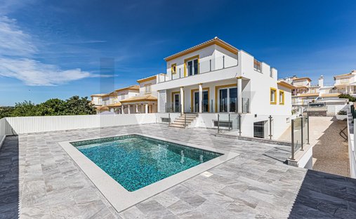 House in Olhos de Agua, Algarve, Portugal 1