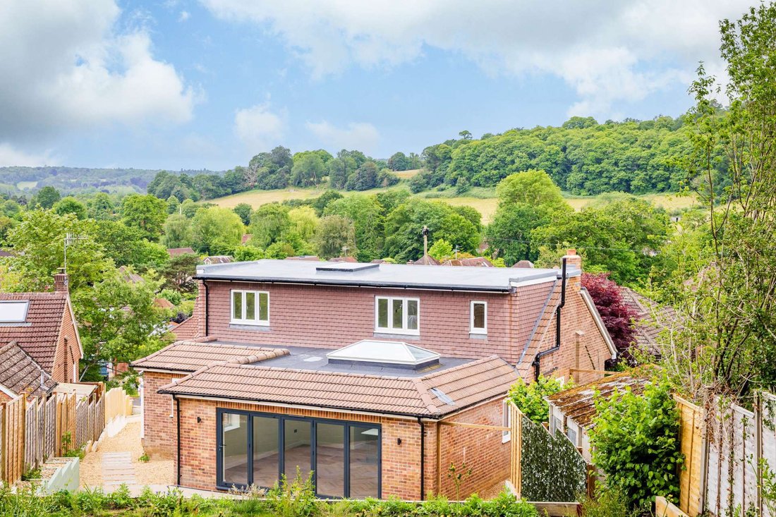 House in Guildford, England 1 - 18121529