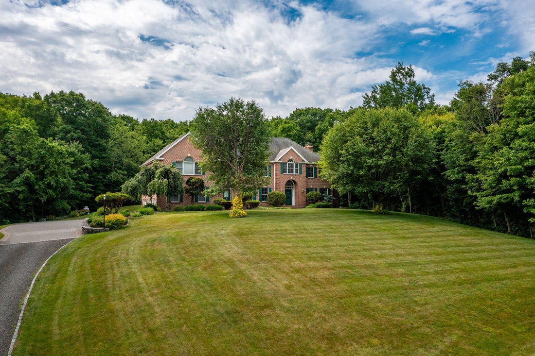 House in Watertown, Connecticut, United States 1 - 18120486