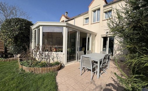 House in Toussus-le-Noble, Ile-de-France, France 1