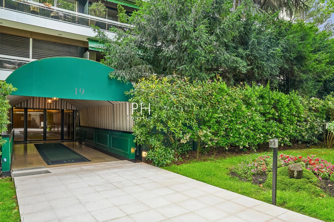 Apartment in Saint James-Général Koenig, Neuilly-sur-Seine, France 2 - 18119811