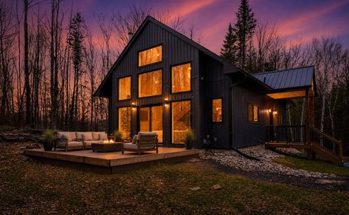 House in Eagle Lake, Ontario, Canada 1