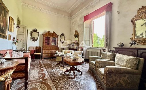 Apartment in Historic Center, Lucca, Tuscany 1