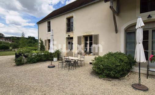 House in Vézelay, Bourgogne – Franche-Comté, France 1