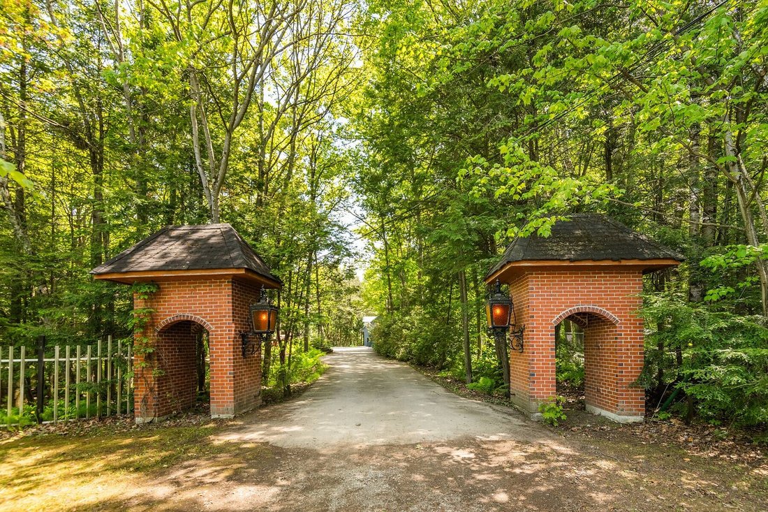 House in Sainte-Anne-des-Plaines, Quebec, Canada 4 - 18123422