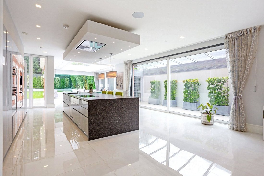 House in Coombe, Royal Borough of Kingston upon Thames, England 2 - 18119603