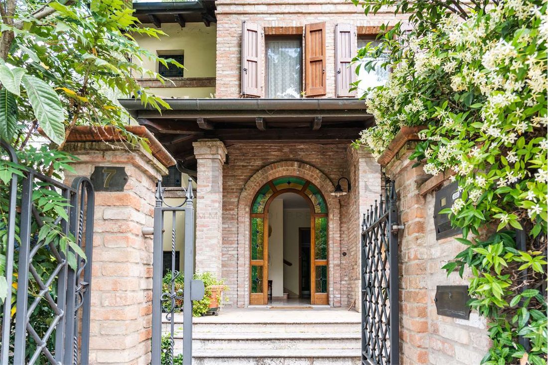 Villa in Historic Center, Modena, Emilia-Romagna 3 - 16227523