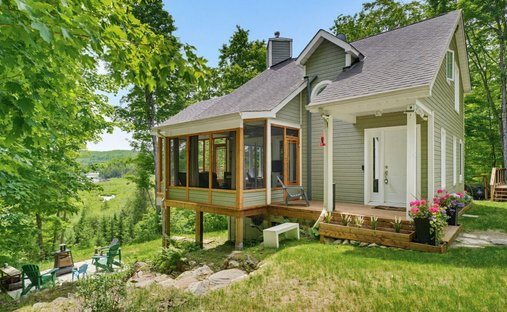 House in Alcove, Quebec, Canada 1