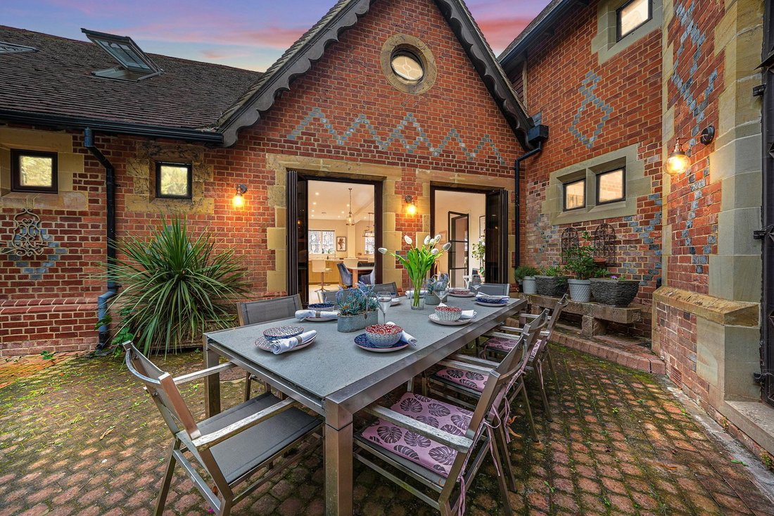House in Leigh, England 1 - 18124737