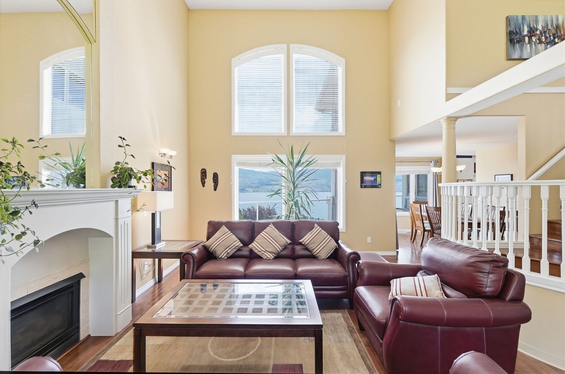 House in West Kelowna, British Columbia, Canada 3 - 18123660