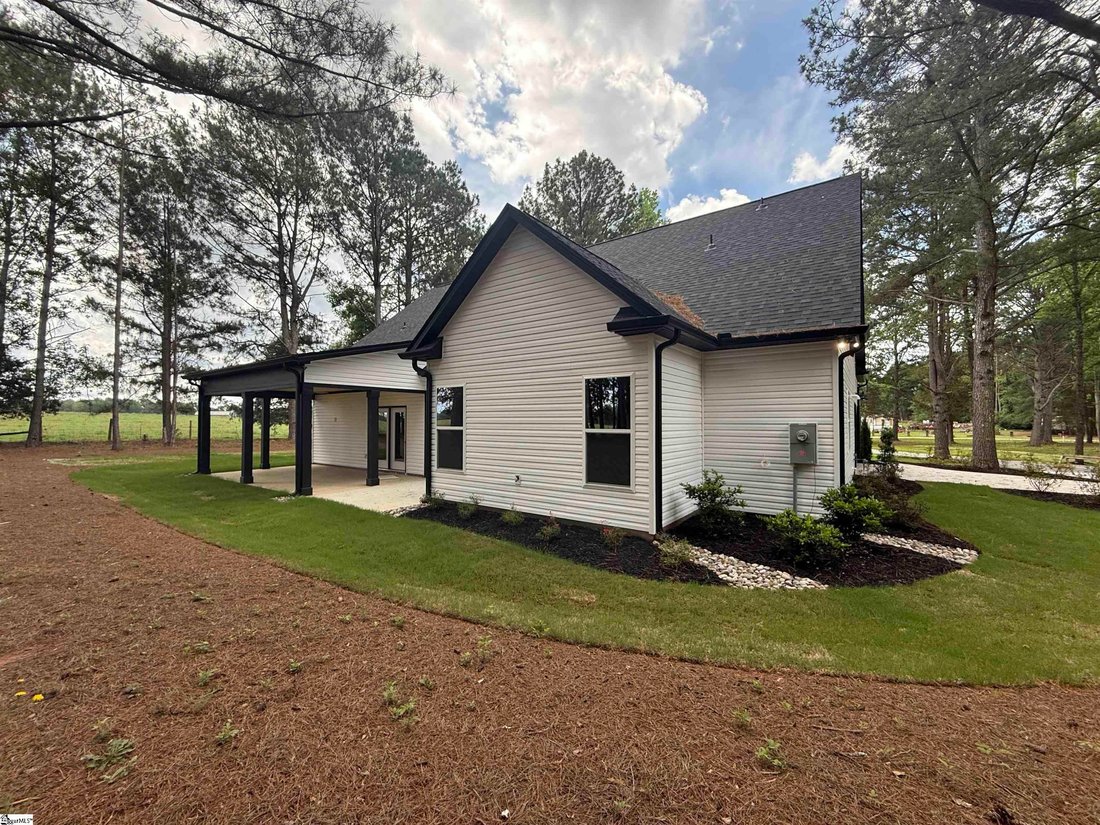 House in Gray Court, South Carolina, United States 3 - 18121376