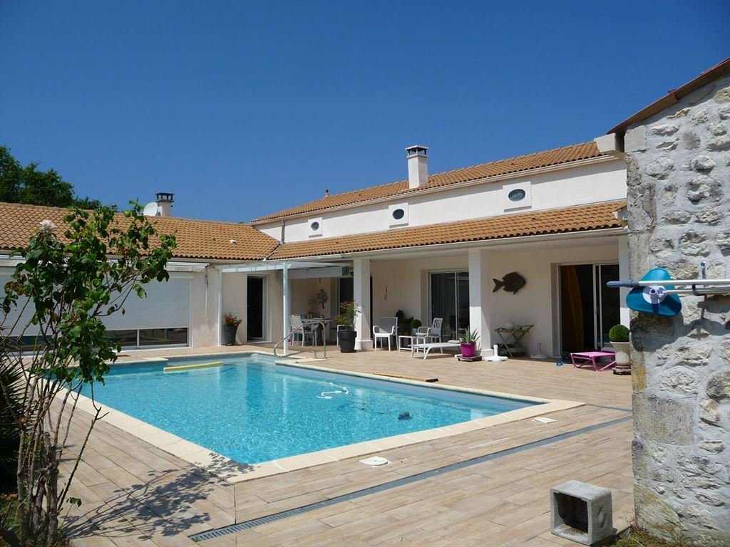 House in Breuillet, Nouvelle-Aquitaine, France 5 - 18113274