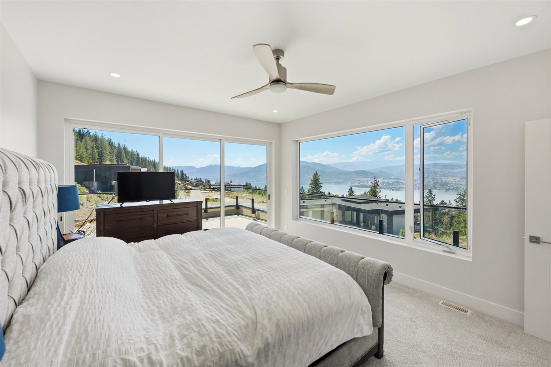 House in Naramata, British Columbia, Canada 3 - 18123667