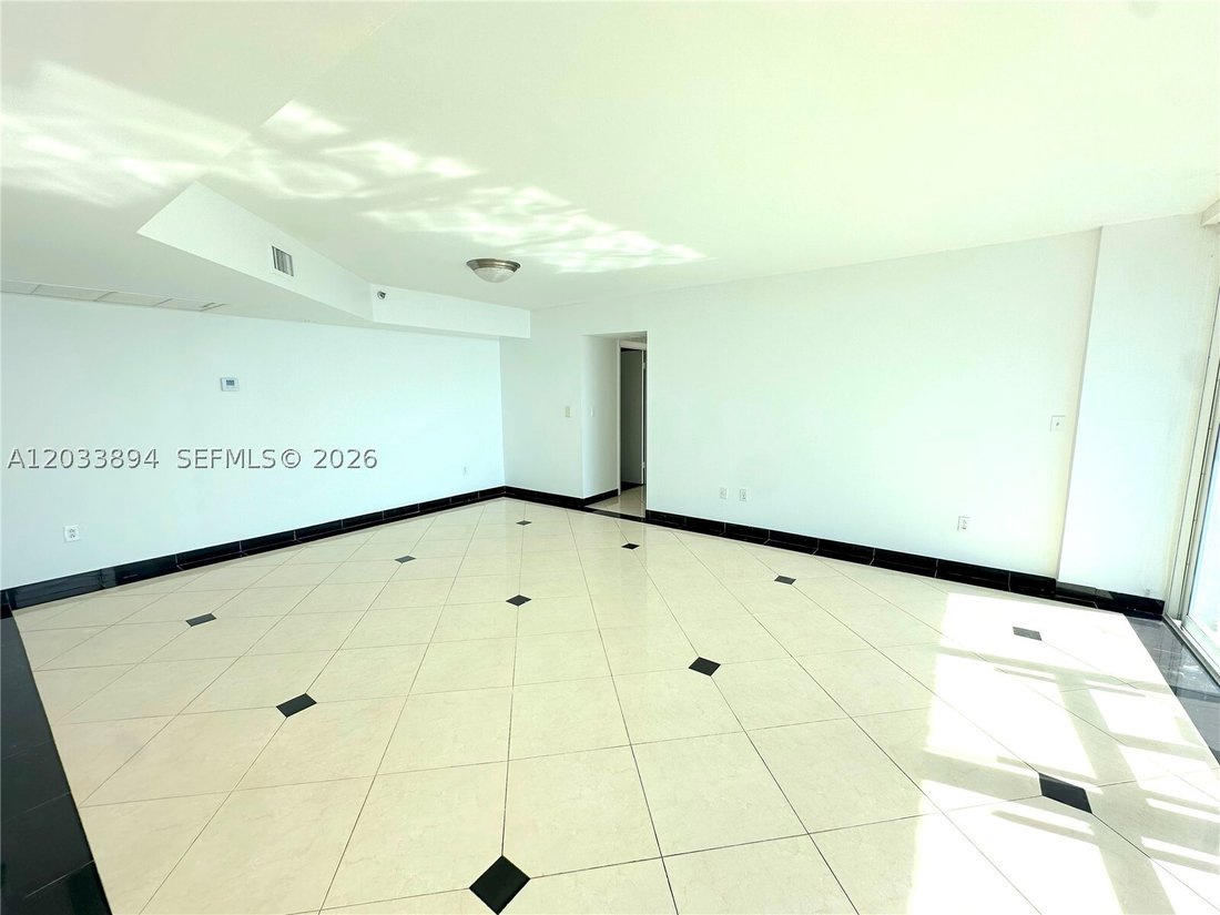 Condo in Miami Beach, Florida, United States 5 - 18123472