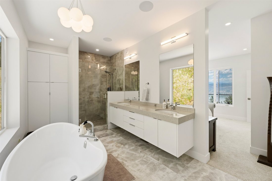 House in Naramata, British Columbia, Canada 5 - 18123667