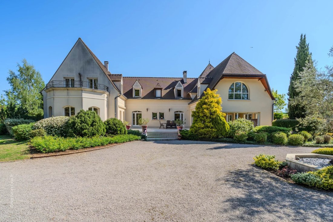 Villa in Gouvieux, Hauts-de-France, France 1 - 16474415