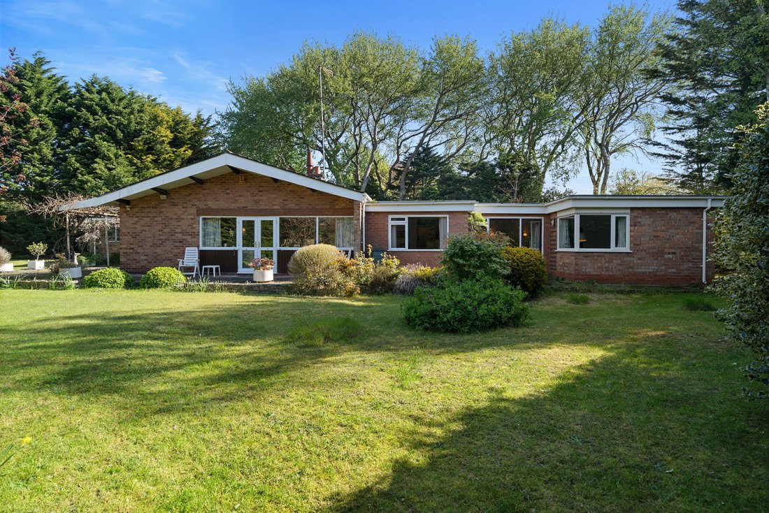 Bungalow in Freshfield, Formby, England 2 - 18124790