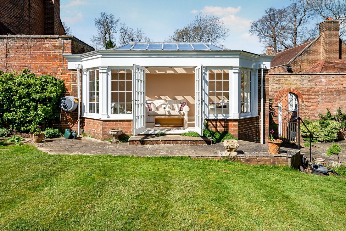 House in Bletchingley, England 4 - 18124839