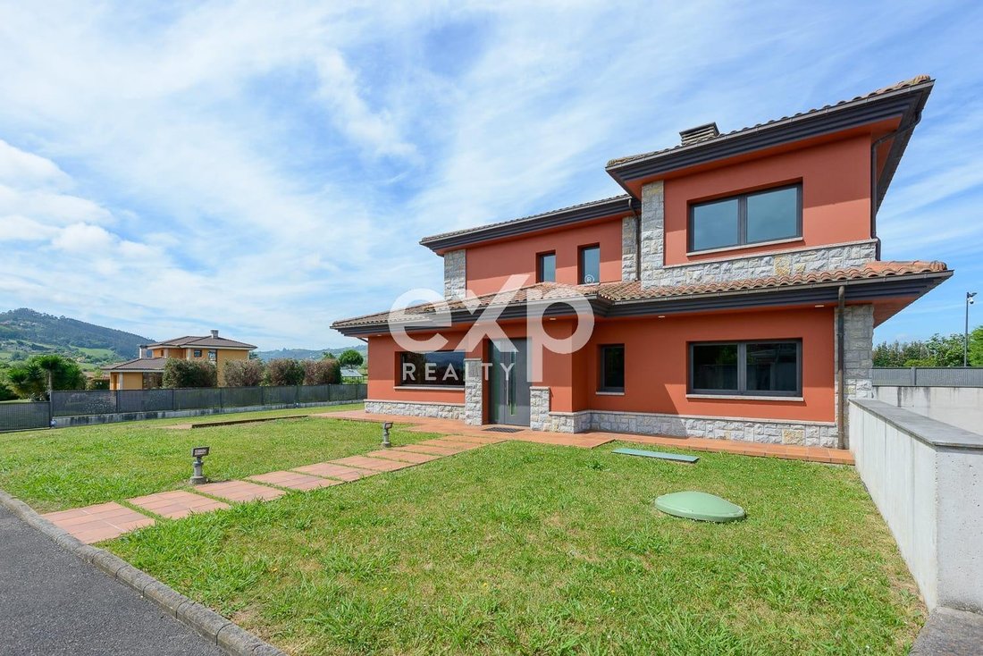 House in Gijon / Xixon, Asturias, Spain 1 - 18123537