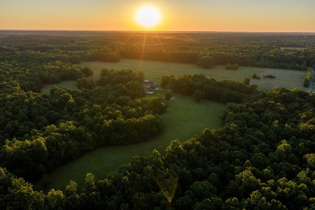 House in Hohenwald, Tennessee, United States 1 - 17540345