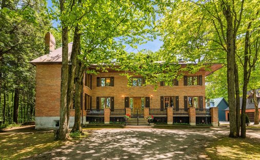 House in Sainte-Anne-des-Plaines, Quebec, Canada 1