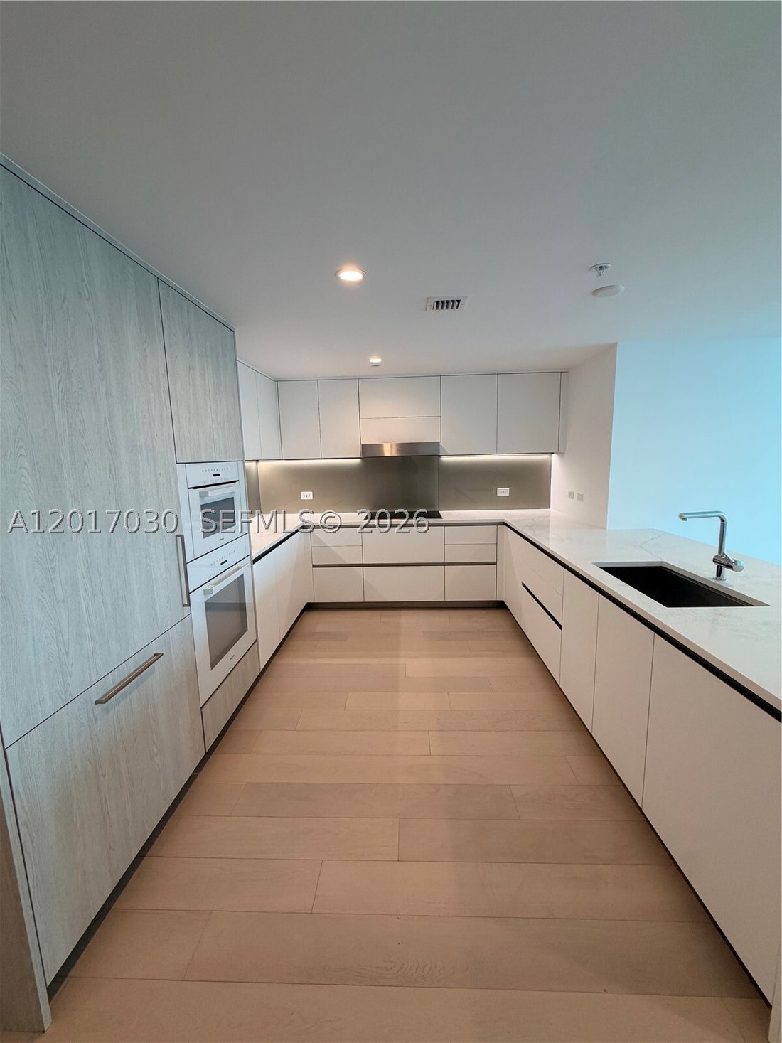 Condo in Bal Harbour, Florida, United States 2 - 17898565