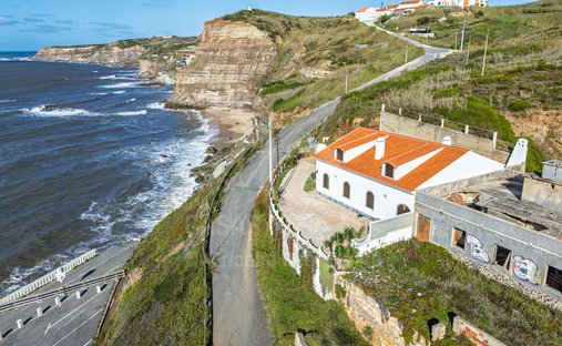 House in Sao Pedro da Cadeira, Lisbon, Portugal 1