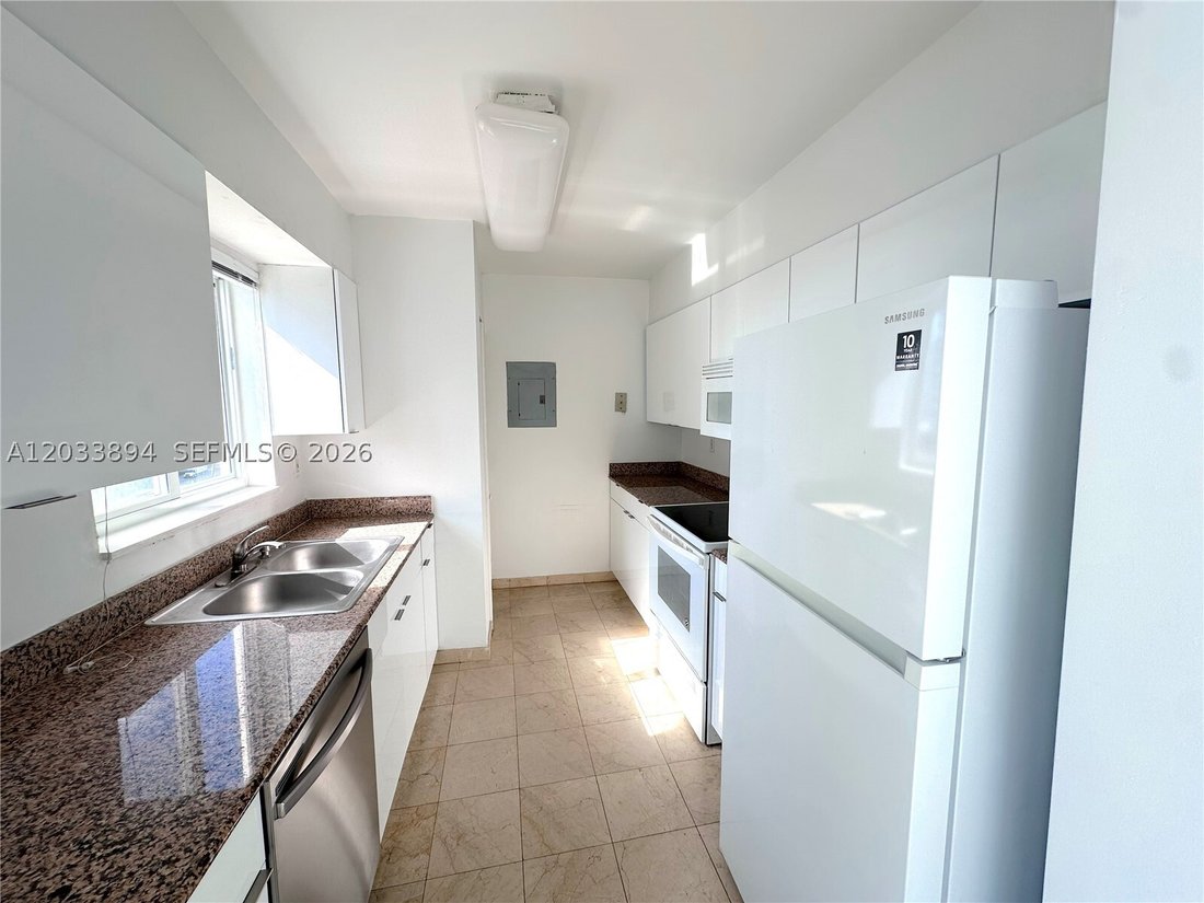 Condo in Miami Beach, Florida, United States 3 - 18123472