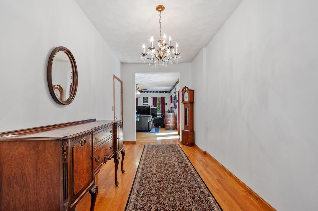 House in Tyngsborough, Massachusetts, United States 5 - 18120407