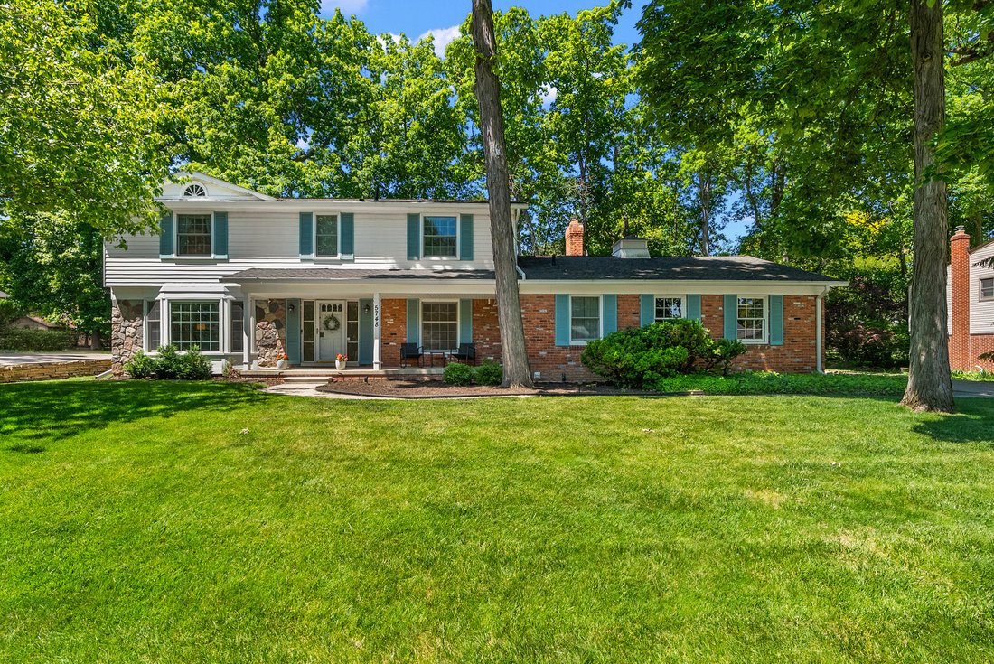 House in Orchard Lake Village, Michigan, United States 1 - 18120409