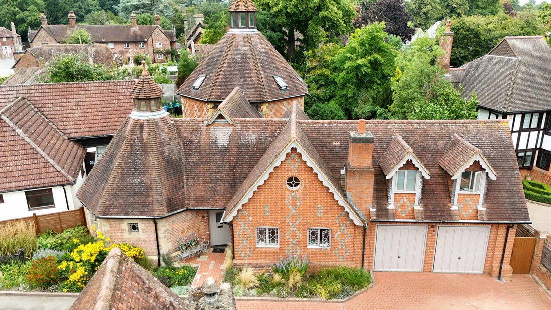 House in Leigh, England 2 - 18124737