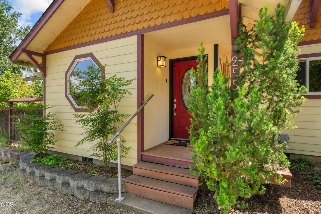 Farm Ranch in Talent, Oregon, United States 3 - 18123302
