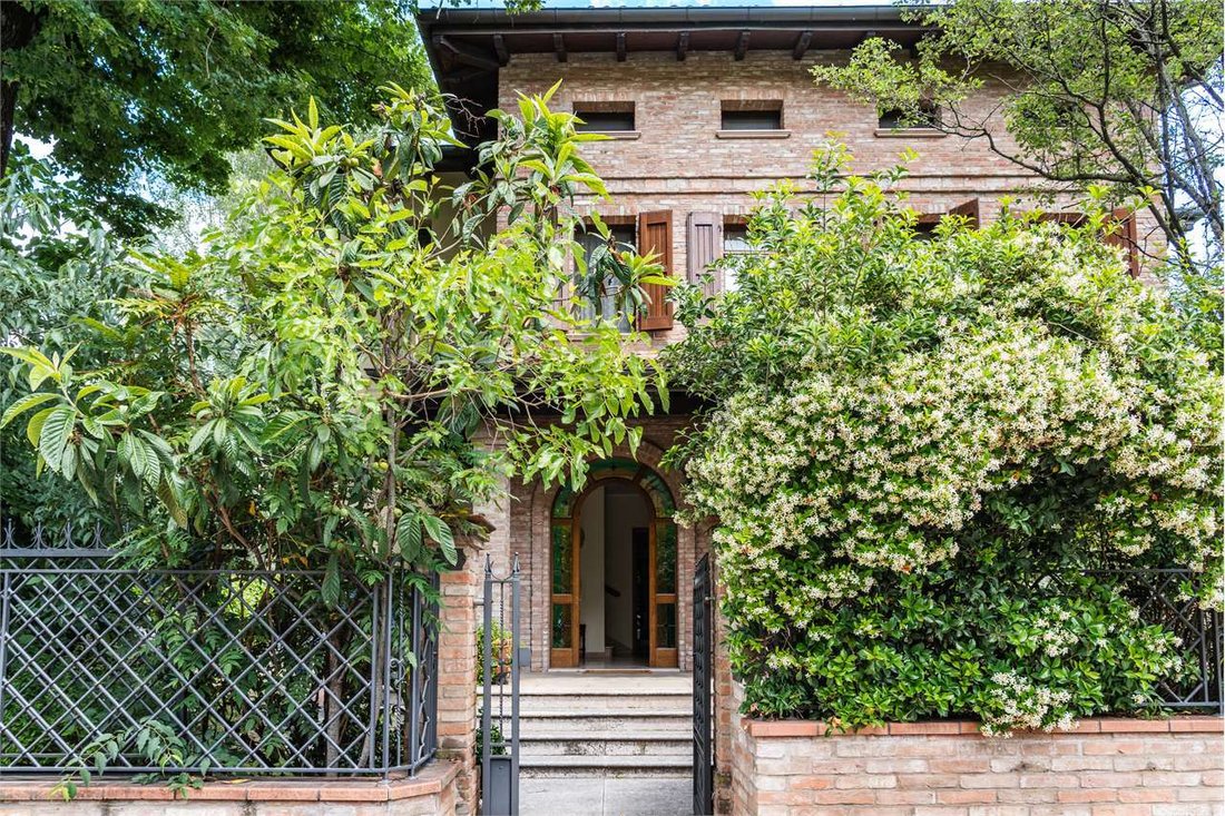 Villa in Historic Center, Modena, Emilia-Romagna 2 - 16227523