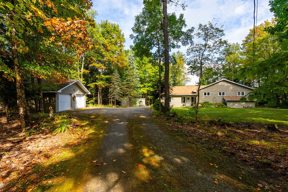 House in Huntsville, Ontario, Canada 4 - 18120465